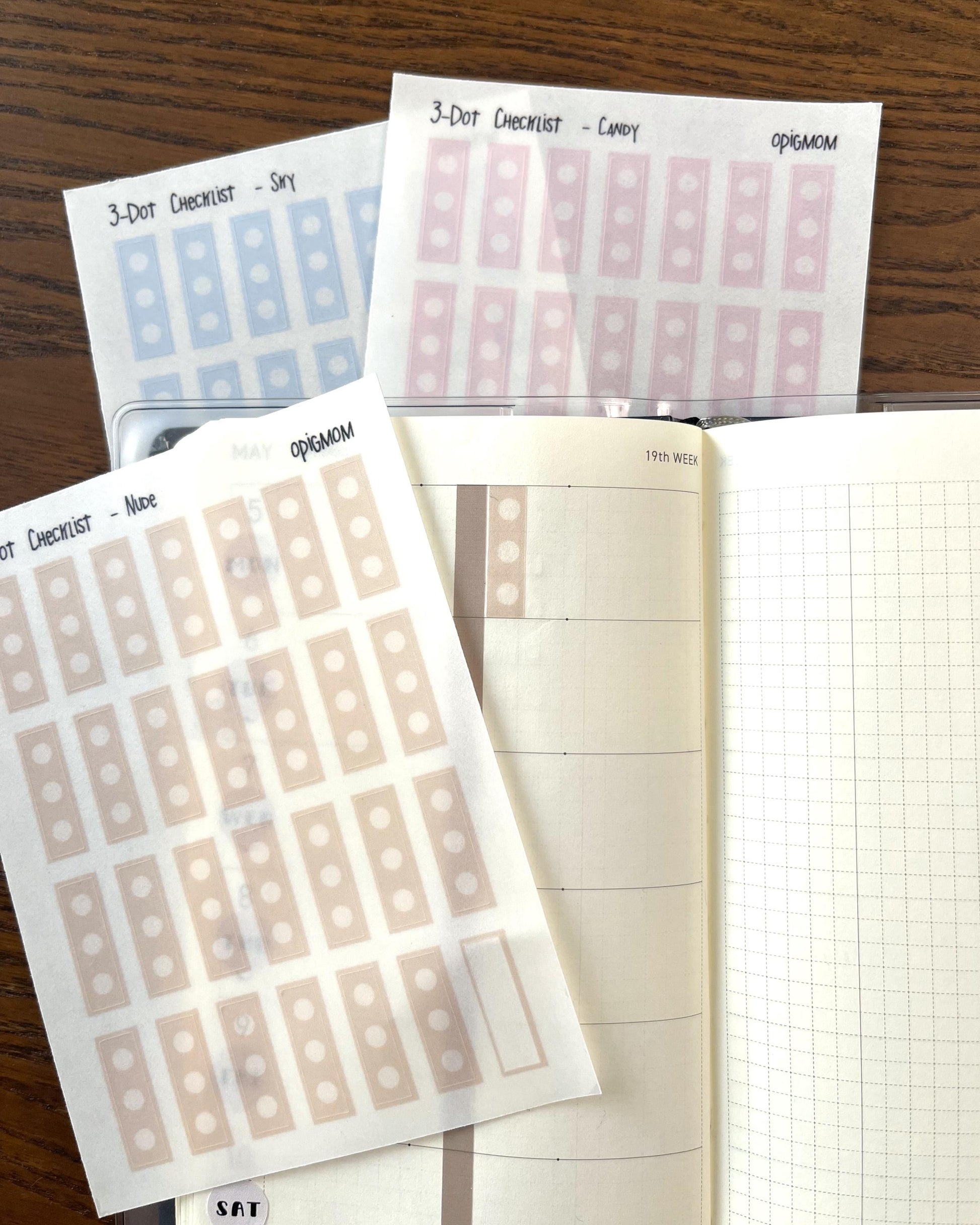3-dot checklist in 28 colors for planners