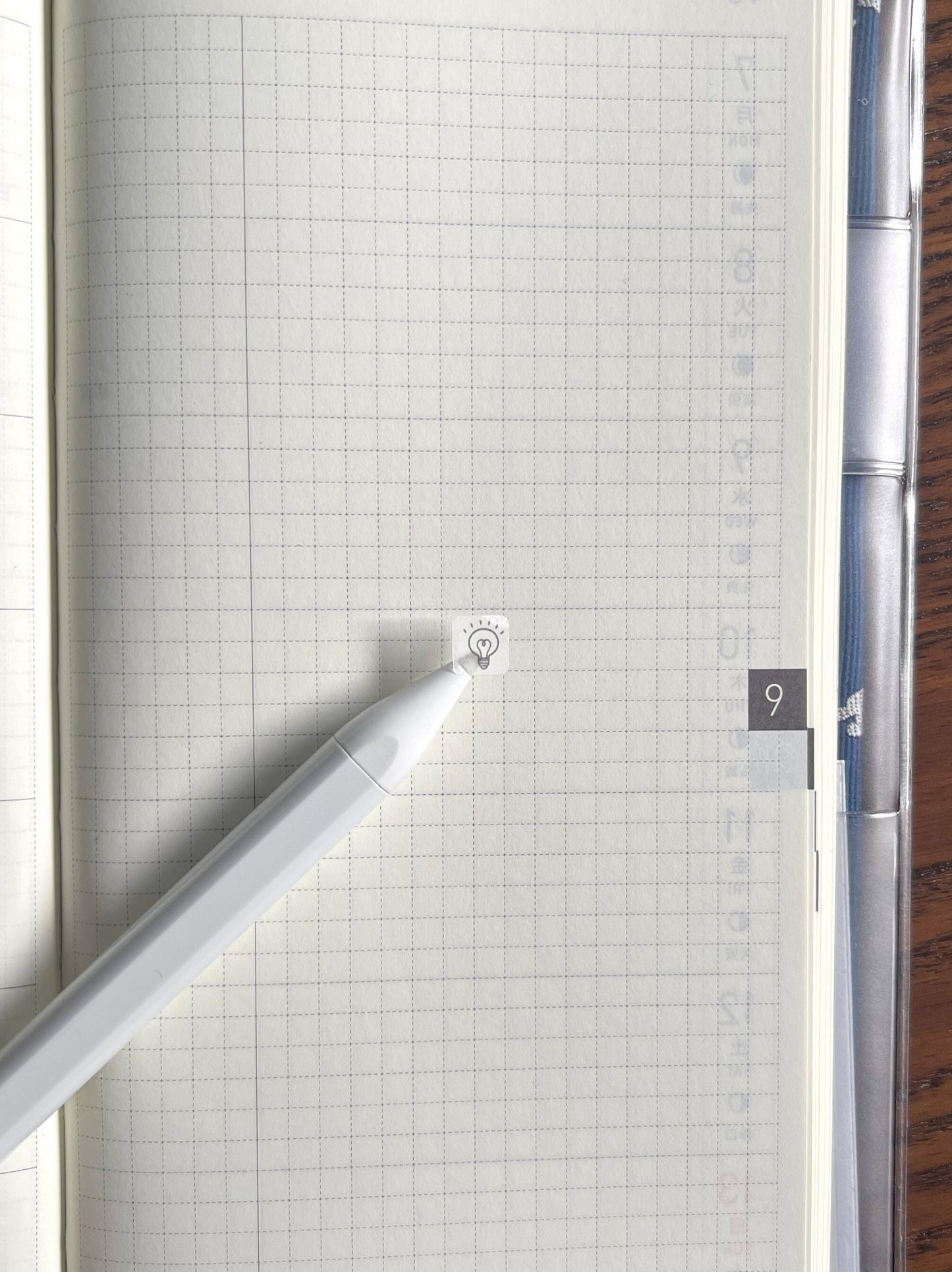 Micro Icon Light Bulb / Ideas